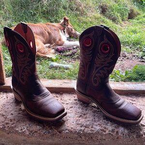 Ariat Brown Heritage Roughstock leather square toe western cowboy boots